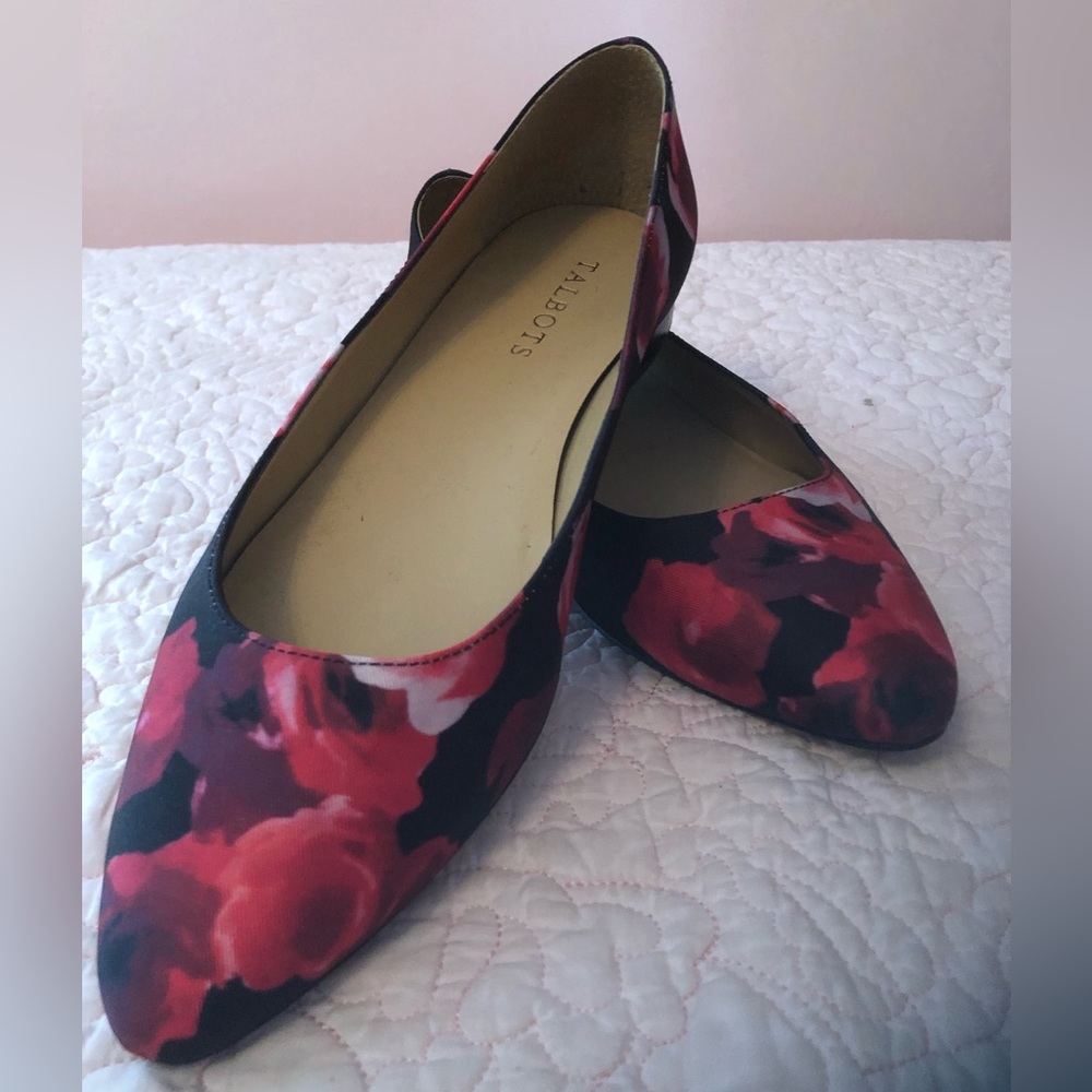 Cute Rose Print Flats 8.5